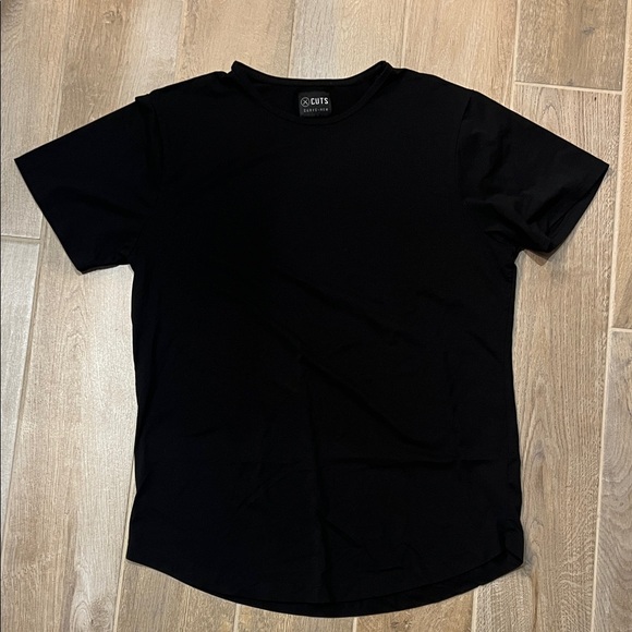 Cuts AO Curve Hem Tee - Picture 1 of 2